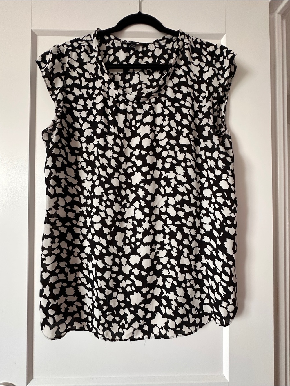 Banana Republic Black and Cream Abstract Animal Print Blouse